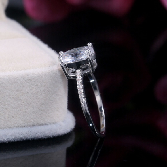 Beautiful 925 Silver Filled White Sapphire Ring - Picture 4 of 4